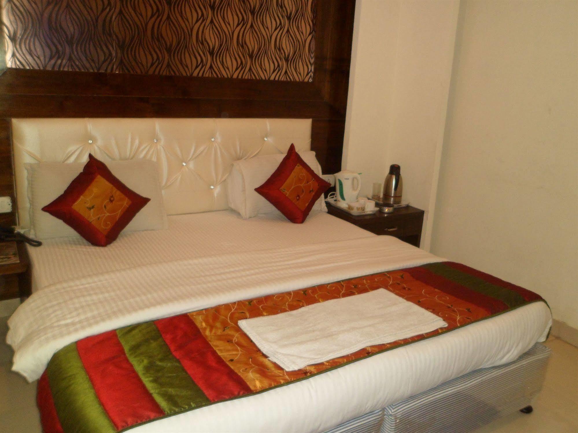 Hotel Arjun Neu-Delhi Exterior foto