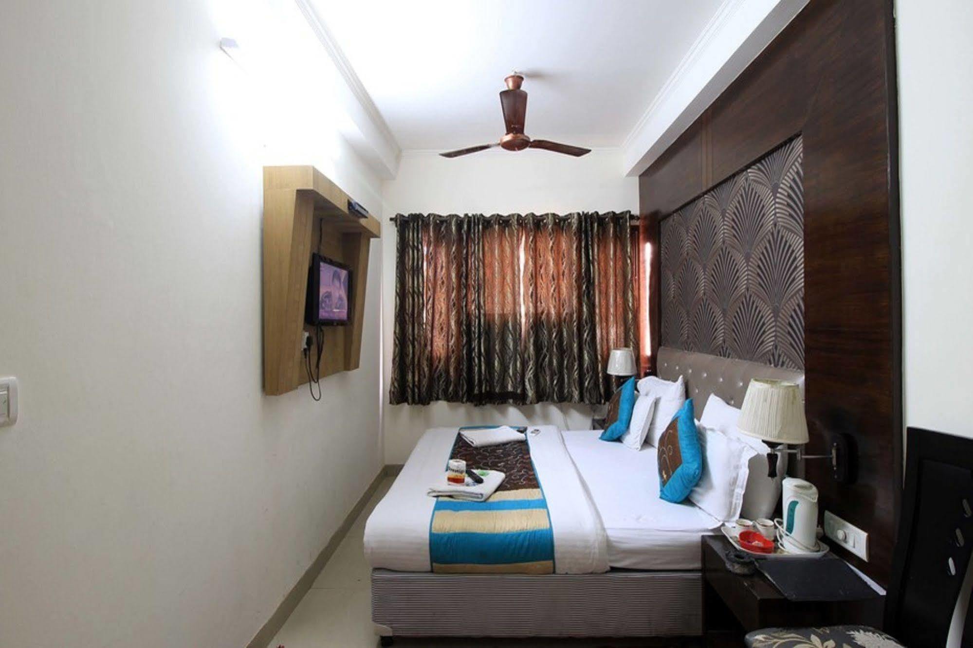 Hotel Arjun Neu-Delhi Exterior foto